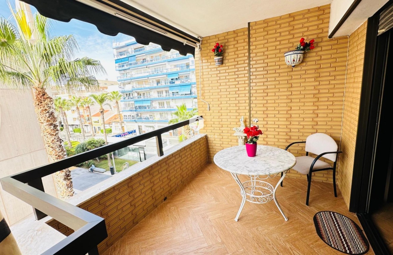 Segunda mano - Apartamento / piso -
Torrevieja - Centro