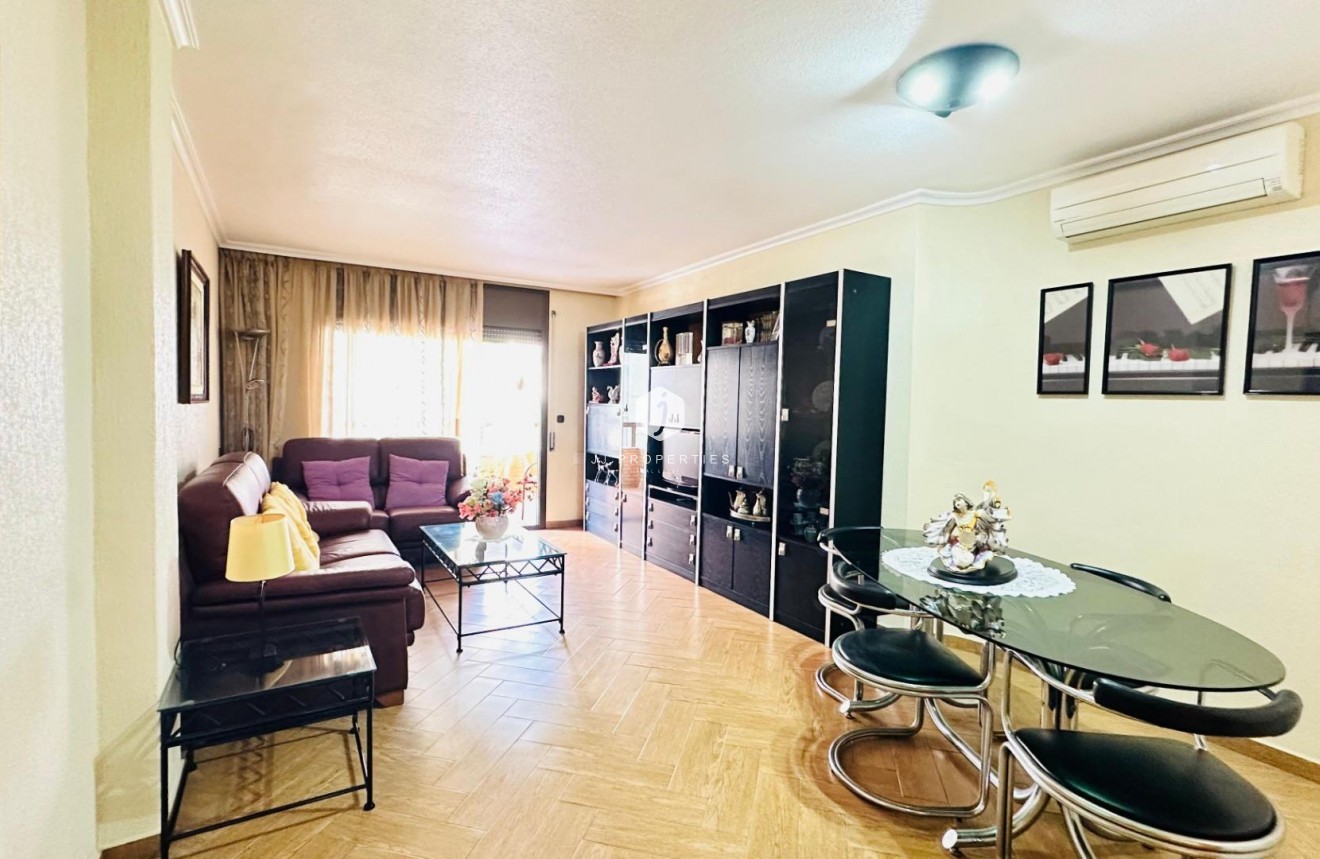 Segunda mano - Apartamento / piso -
Torrevieja - Centro