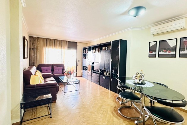 Segunda mano - Apartamento / piso -
Torrevieja - Centro