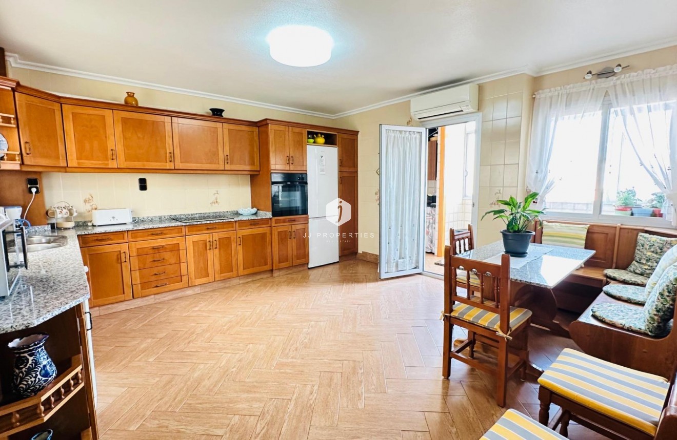Segunda mano - Apartamento / piso -
Torrevieja - Centro