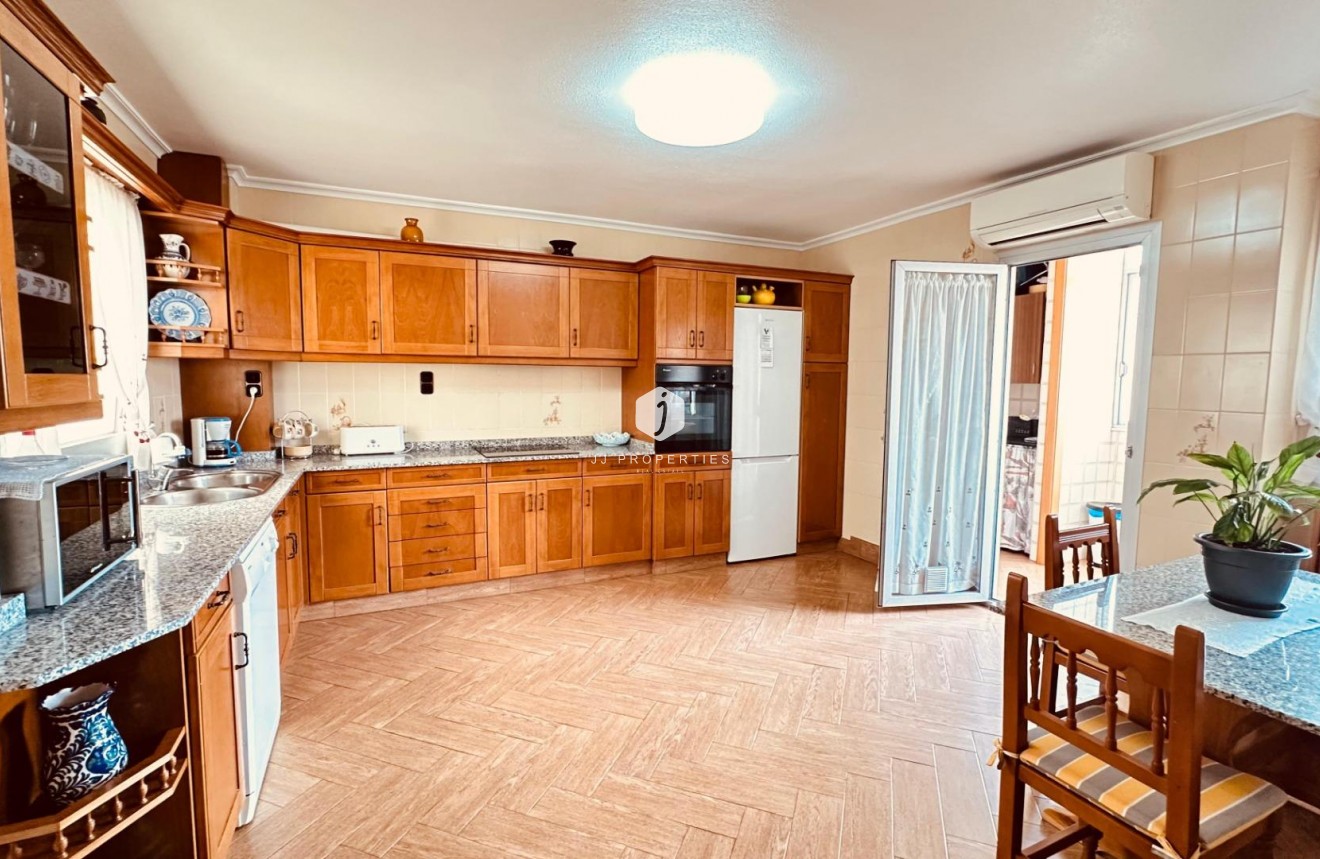 Segunda mano - Apartamento / piso -
Torrevieja - Centro