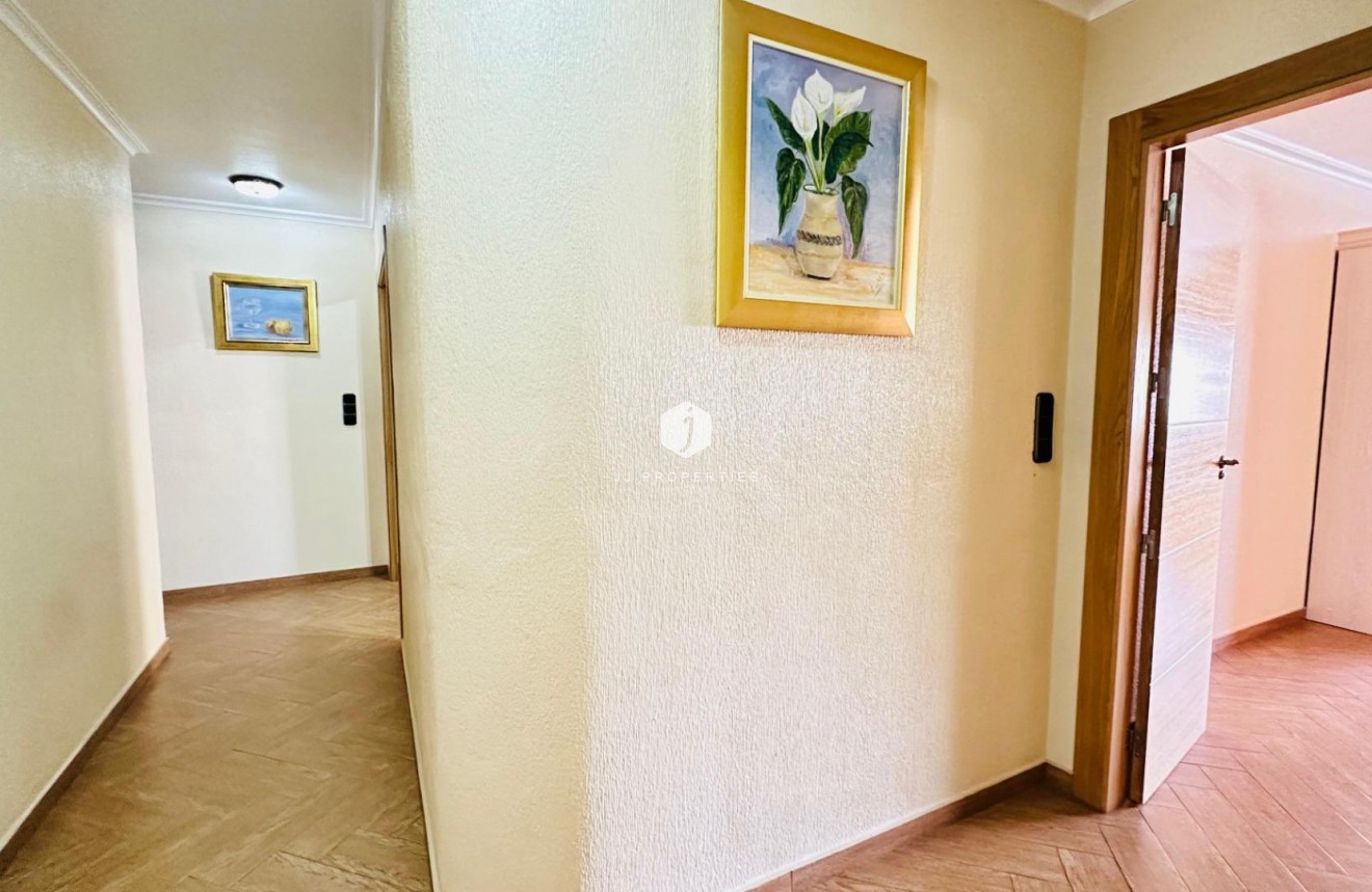 Segunda mano - Apartamento / piso -
Torrevieja - Centro