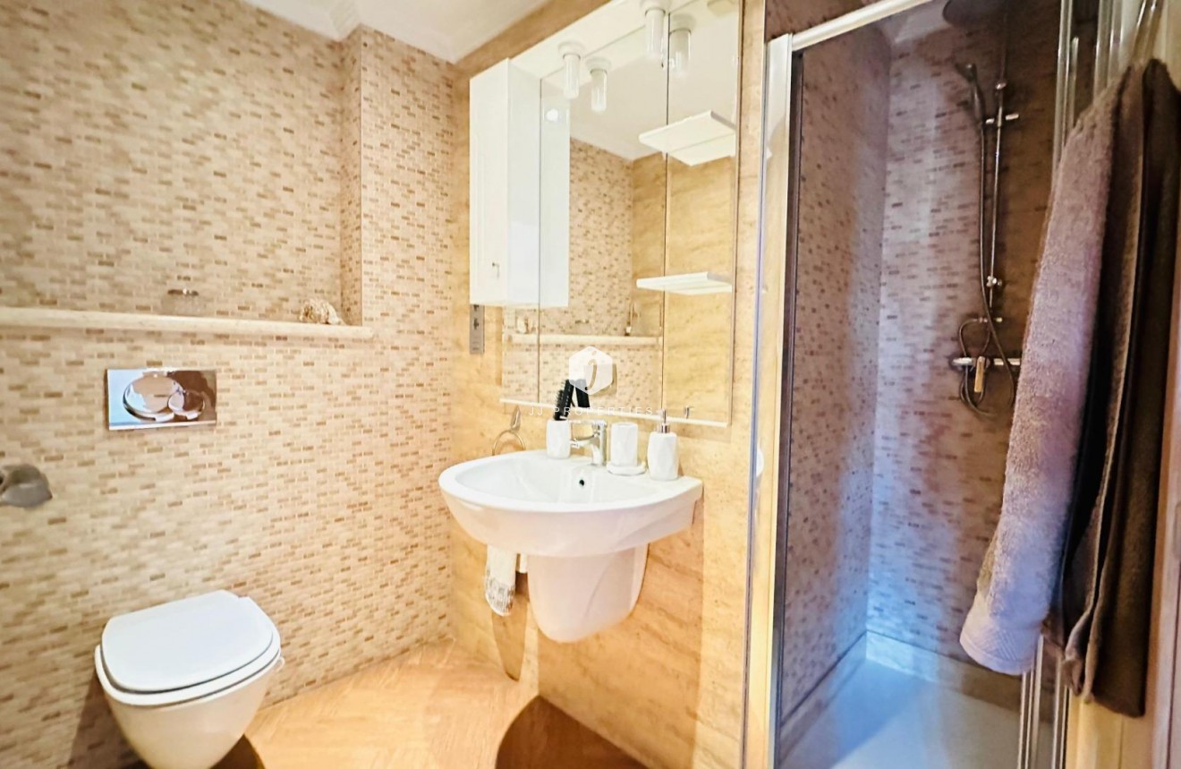 Segunda mano - Apartamento / piso -
Torrevieja - Centro
