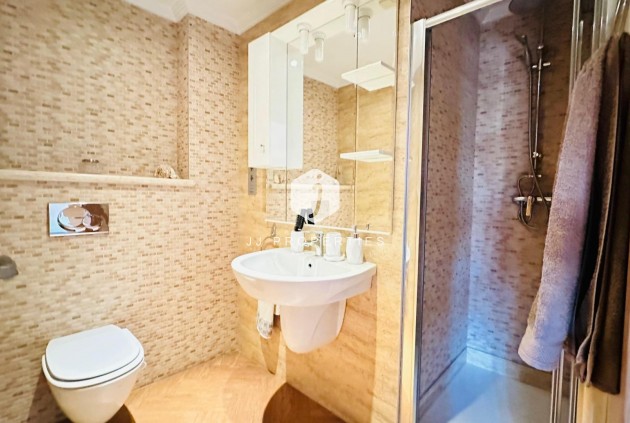 Segunda mano - Apartamento / piso -
Torrevieja - Centro