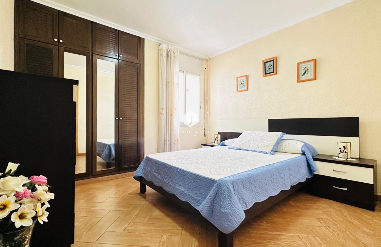 Segunda mano - Apartamento / piso -
Torrevieja - Centro