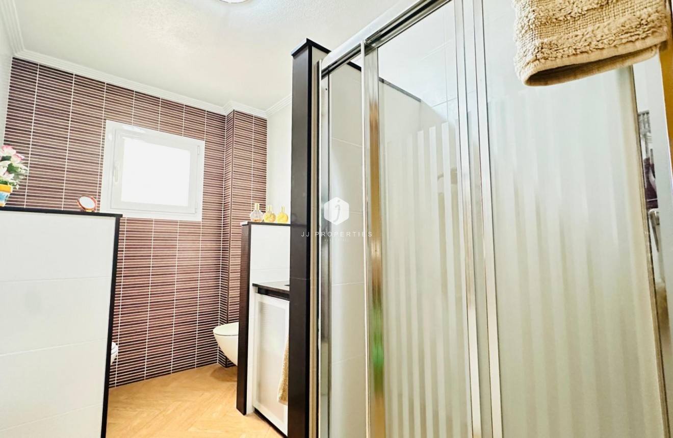 Segunda mano - Apartamento / piso -
Torrevieja - Centro