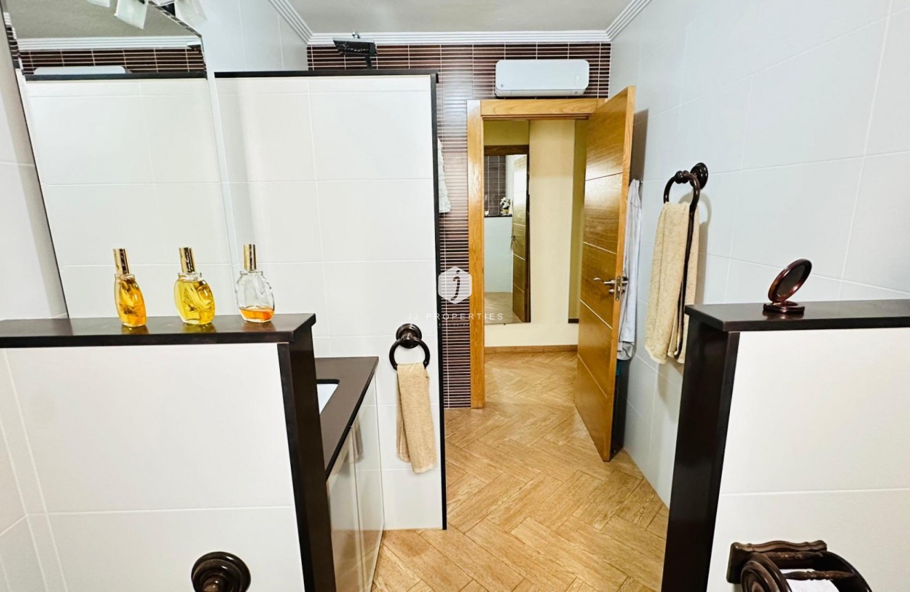 Segunda mano - Apartamento / piso -
Torrevieja - Centro