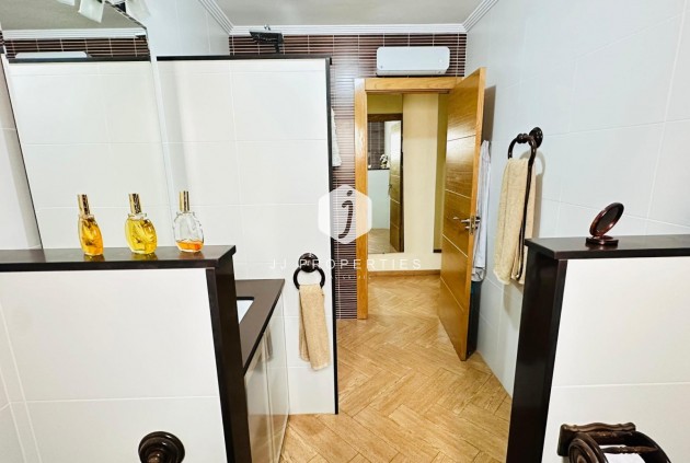 Segunda mano - Apartamento / piso -
Torrevieja - Centro