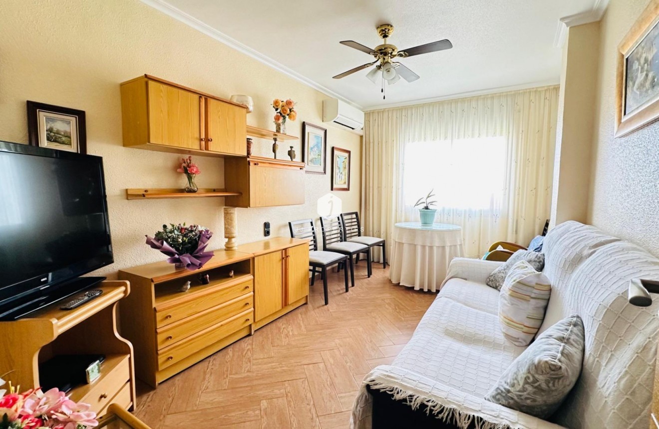 Segunda mano - Apartamento / piso -
Torrevieja - Centro