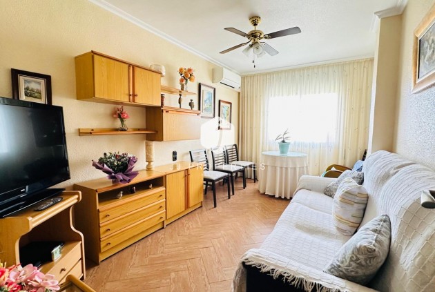 Segunda mano - Apartamento / piso -
Torrevieja - Centro