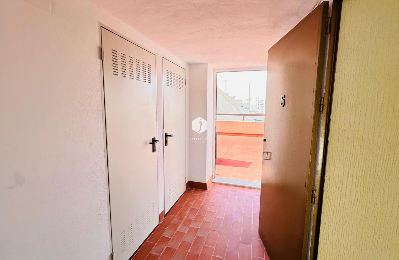 Segunda mano - Apartamento / piso -
Torrevieja - Centro
