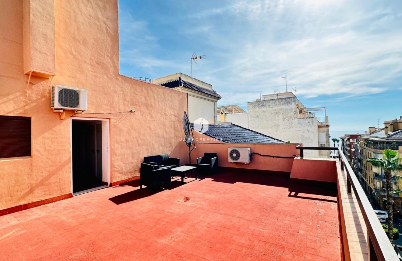 Segunda mano - Apartamento / piso -
Torrevieja - Centro