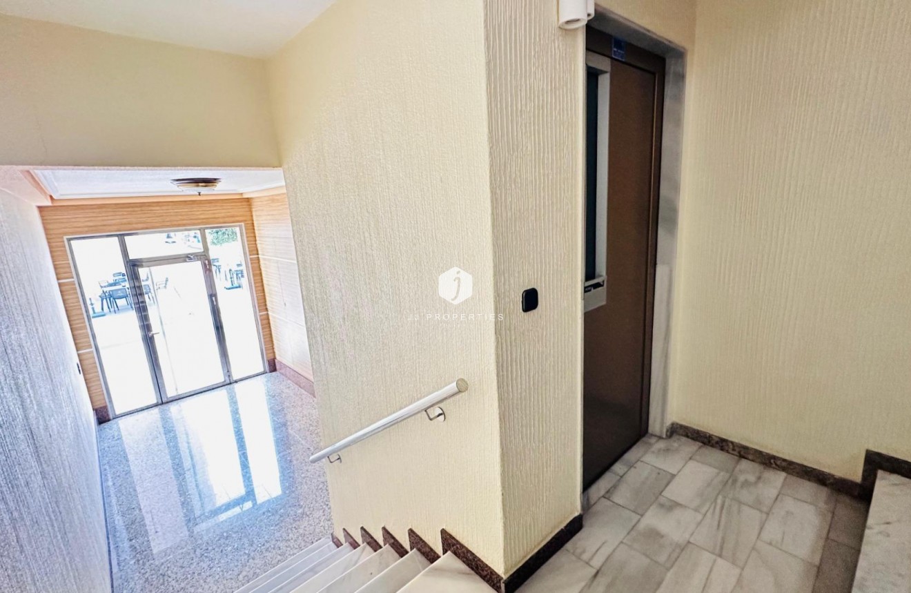 Segunda mano - Apartamento / piso -
Torrevieja - Centro