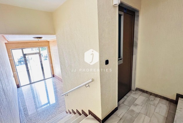 Segunda mano - Apartamento / piso -
Torrevieja - Centro