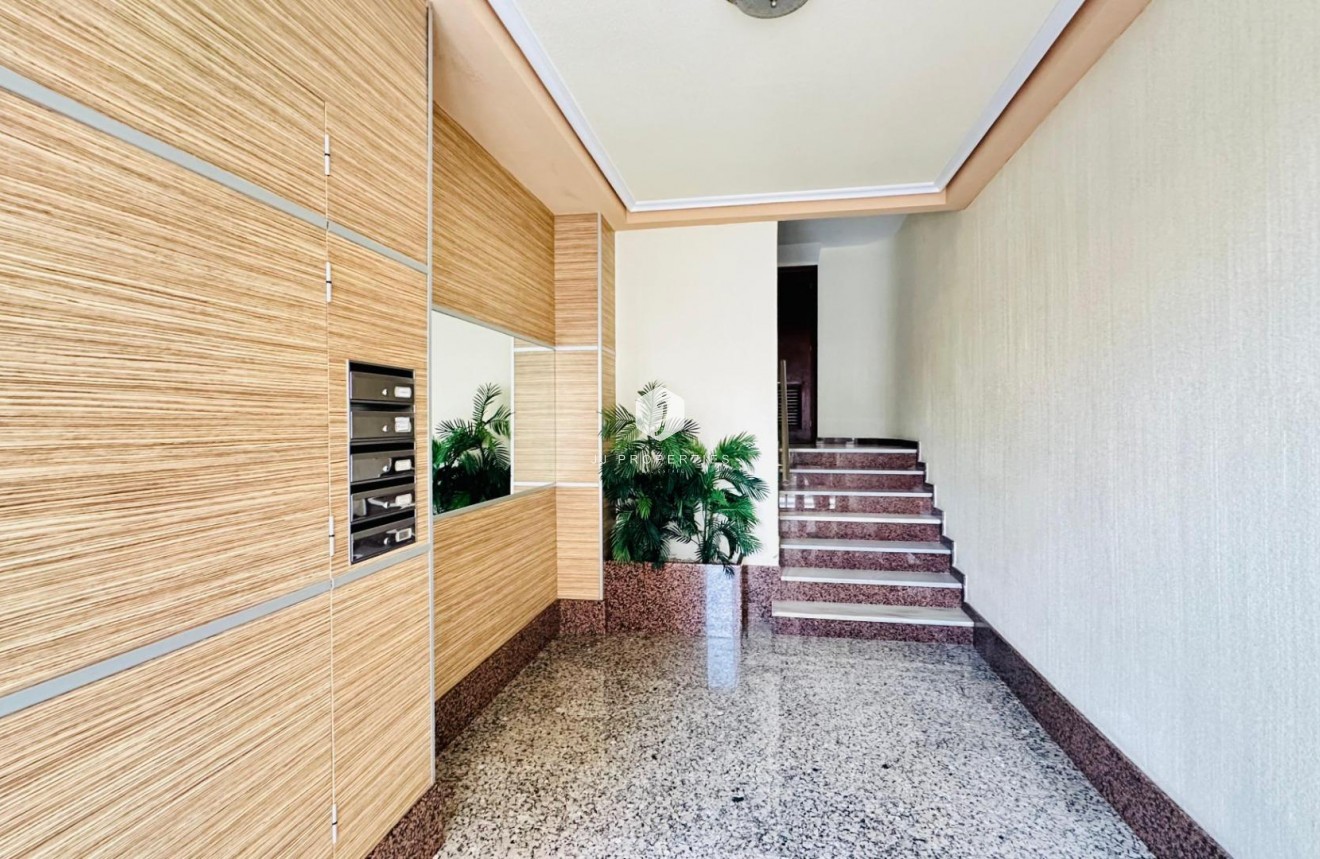 Segunda mano - Apartamento / piso -
Torrevieja - Centro