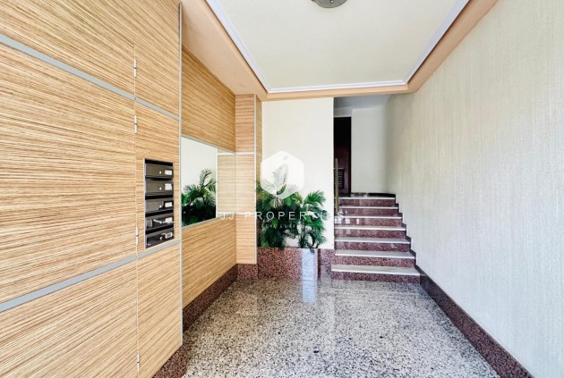 Segunda mano - Apartamento / piso -
Torrevieja - Centro