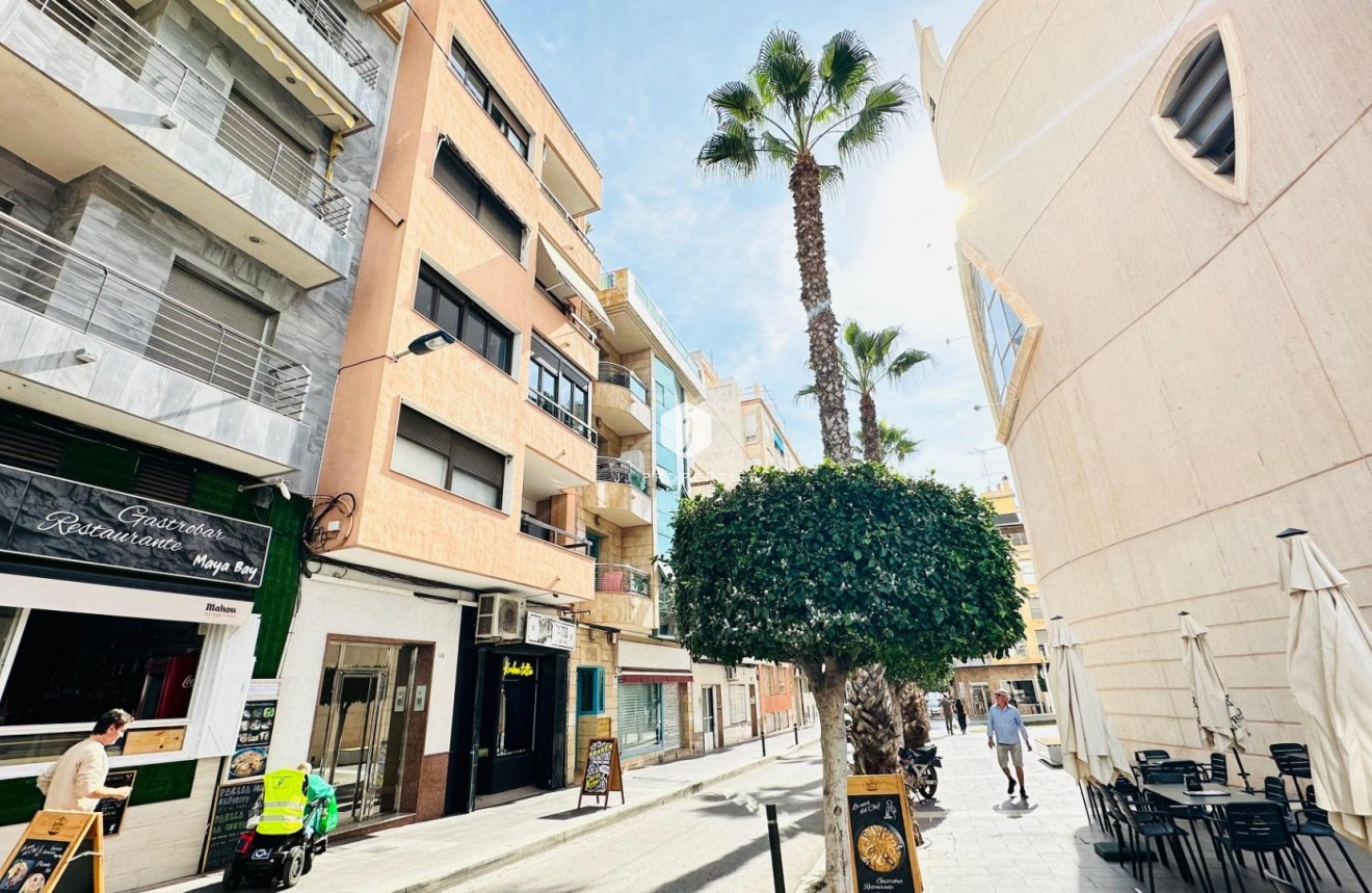 Segunda mano - Apartamento / piso -
Torrevieja - Centro