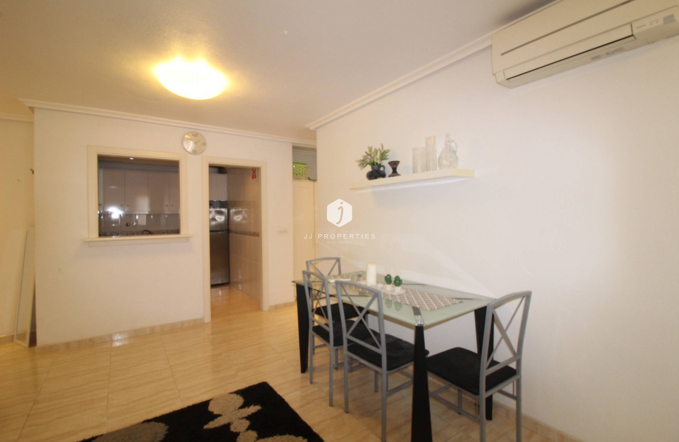 Resale - Apartment / flat -
Torrevieja - Centro