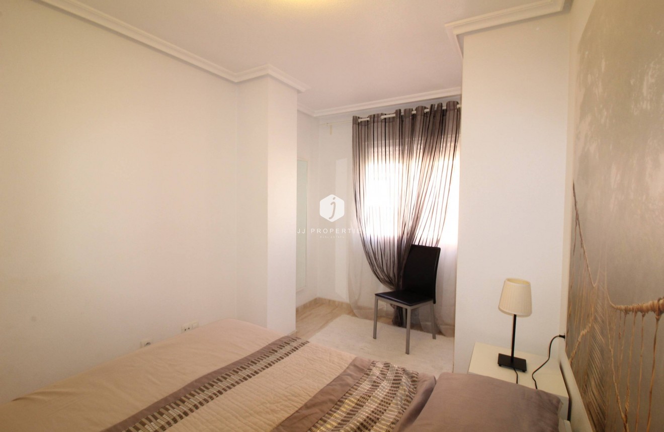 Resale - Apartment / flat -
Torrevieja - Centro