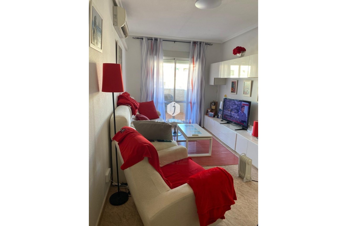 Aus zweiter Hand - Penthouse -
Torrevieja - Estacion de autobuses