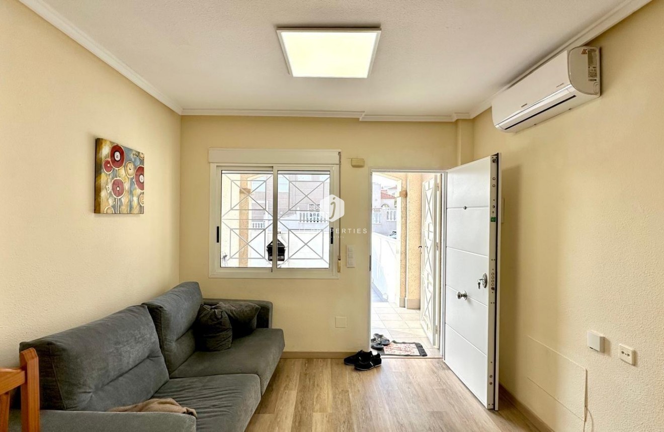 Resale - Bungalow -
Torrevieja - Torreblanca