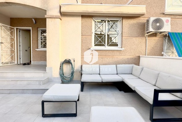 Resale - Bungalow -
Torrevieja - Torreblanca