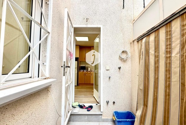 Resale - Bungalow -
Torrevieja - Torreblanca