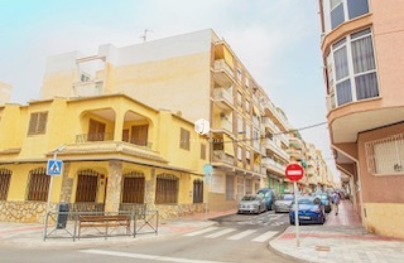 Z drugiej ręki - Mieszkanie w bloku -
Torrevieja - Centro-Muelle Pesquero