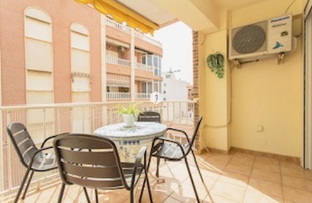 Z drugiej ręki - Mieszkanie w bloku -
Torrevieja - Centro-Muelle Pesquero