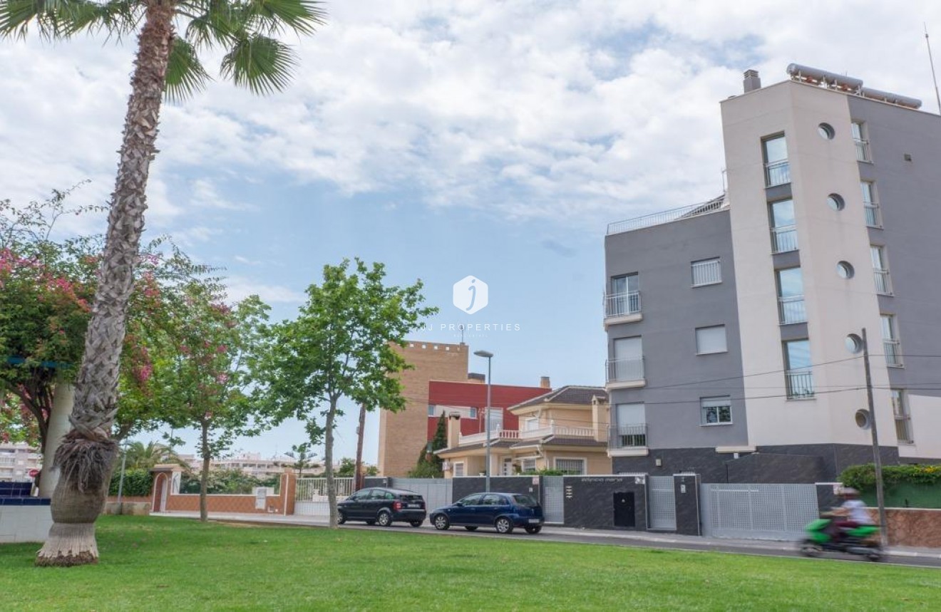 Aus zweiter Hand - Wohnung -
Torrevieja - Estacion de autobuses