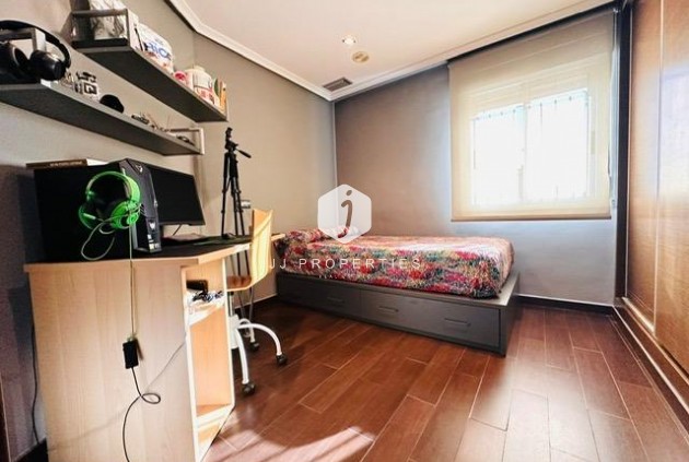 Aus zweiter Hand - Wohnung -
Torrevieja - Estacion de autobuses