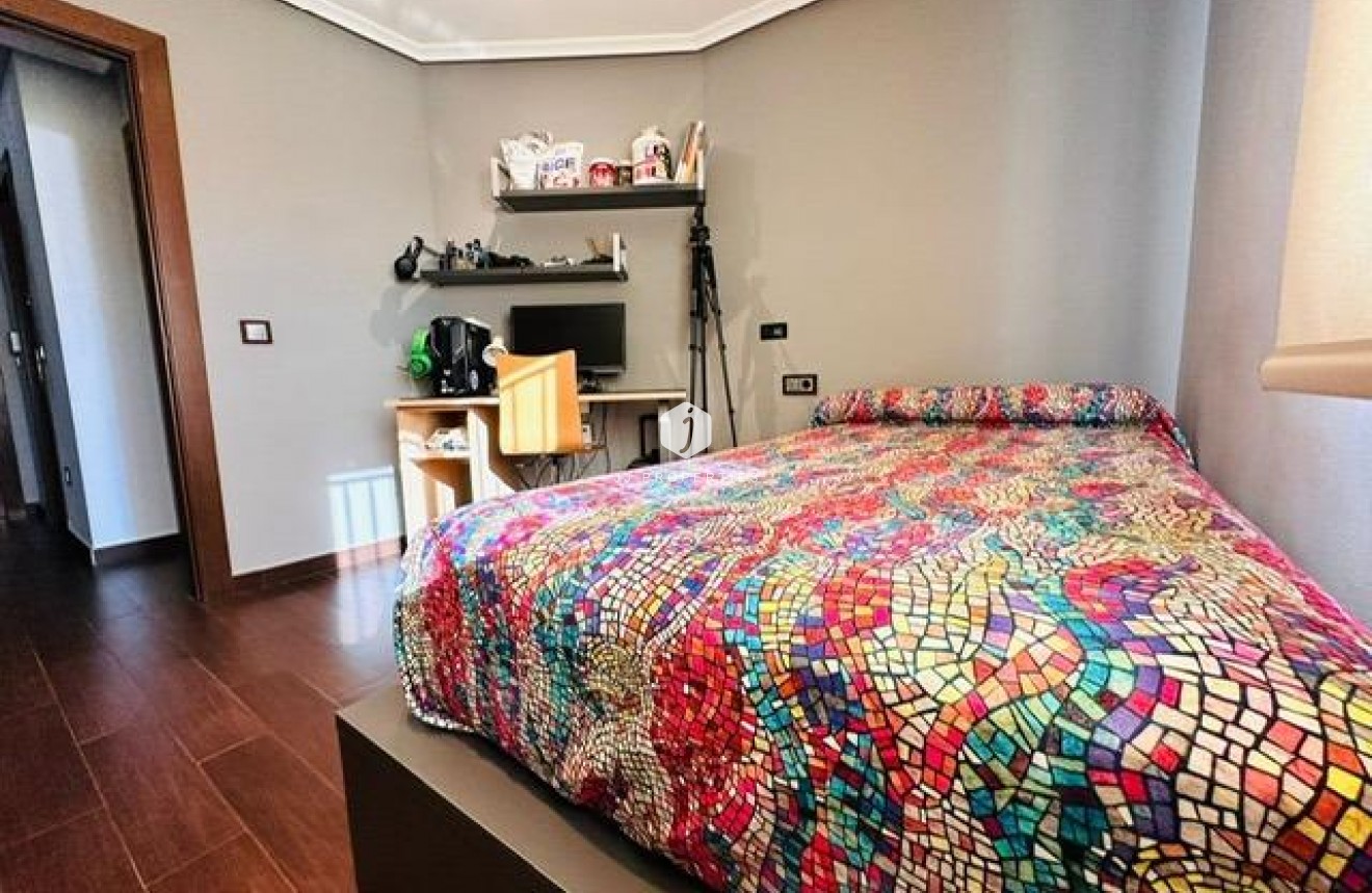 Aus zweiter Hand - Wohnung -
Torrevieja - Estacion de autobuses