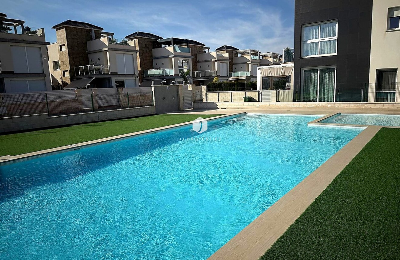 Aus zweiter Hand - Wohnung -
Torrevieja - Torreta Florida