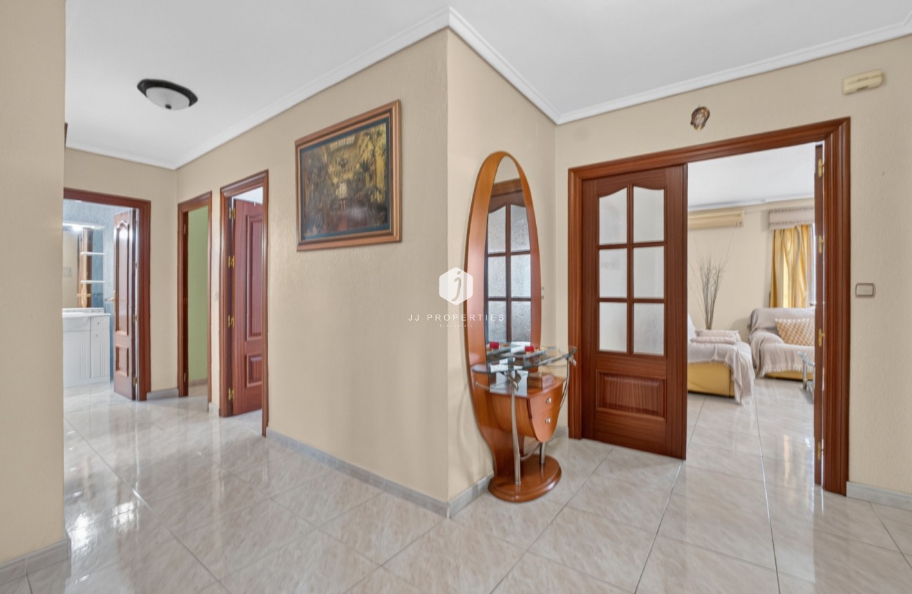 Resale - Apartment / flat -
Centro Torrevieja