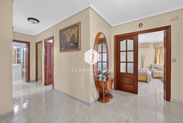Resale - Apartment / flat -
Centro Torrevieja