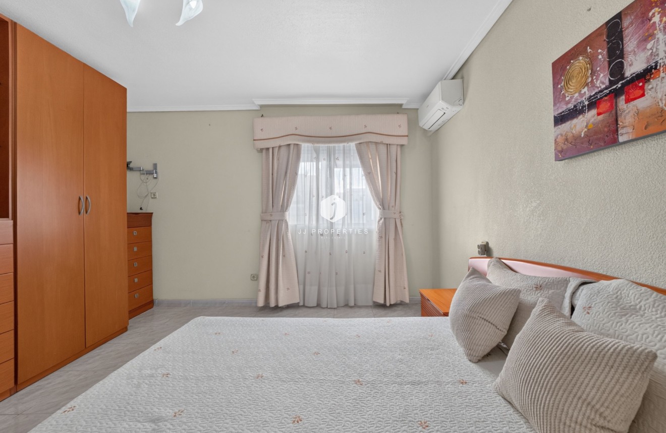 Resale - Apartment / flat -
Centro Torrevieja