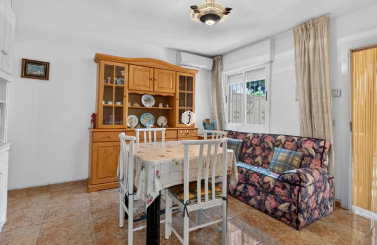 Aus zweiter Hand - Chalet -
Torrevieja - Costa Blanca