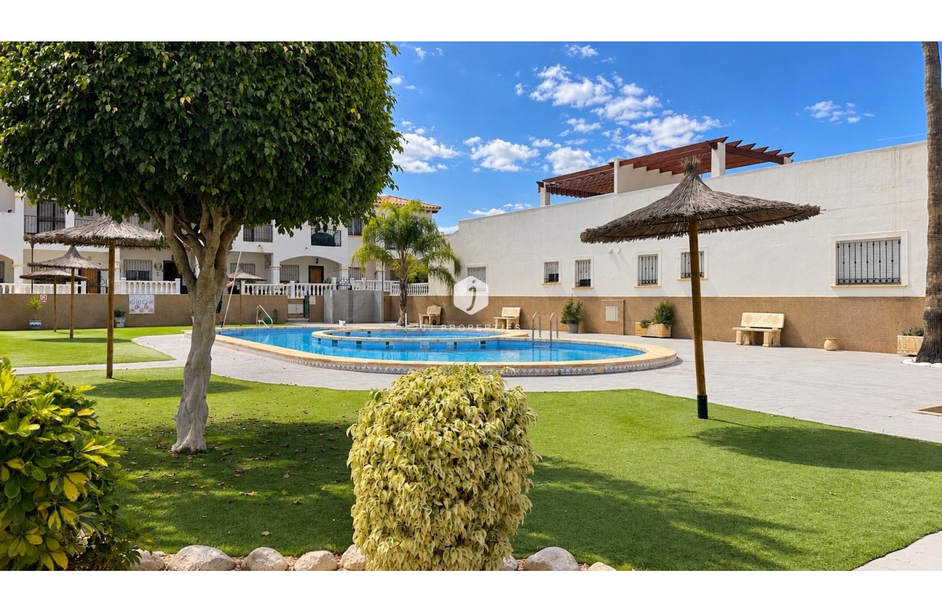 D'occasion - Bungalow -
Punta Prima - Costa Blanca