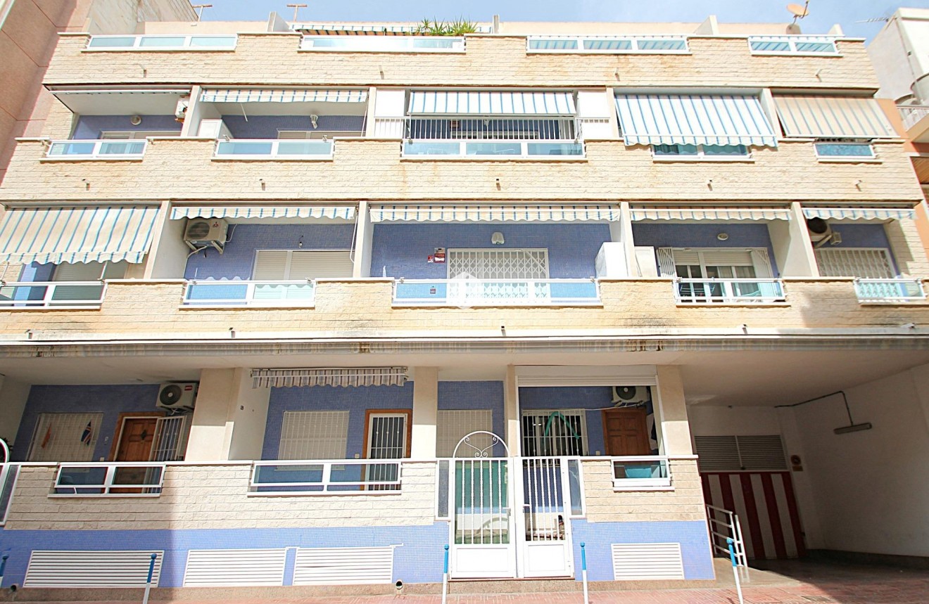 Z drugiej ręki - Mieszkanie w bloku -
Torrevieja - Las Piscinas Naturales