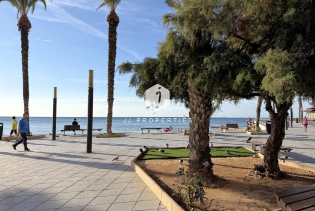 Z drugiej ręki - Mieszkanie w bloku -
Torrevieja - Las Piscinas Naturales