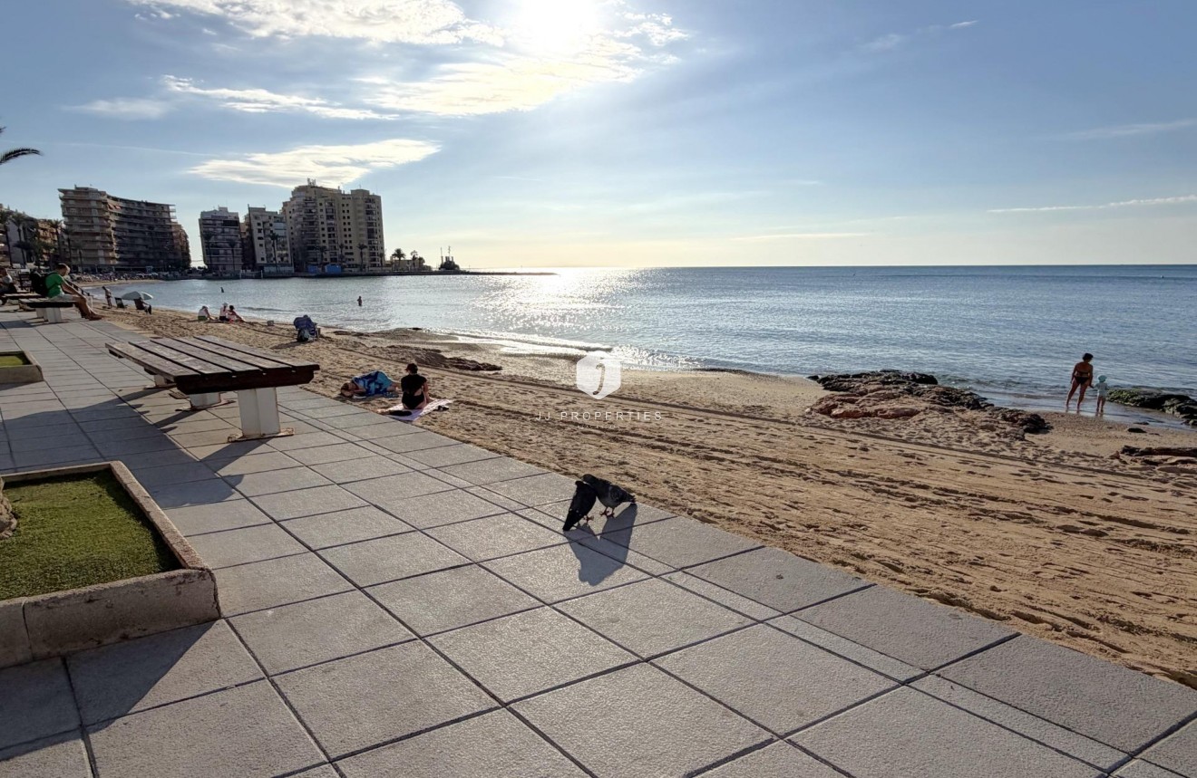 Z drugiej ręki - Mieszkanie w bloku -
Torrevieja - Las Piscinas Naturales