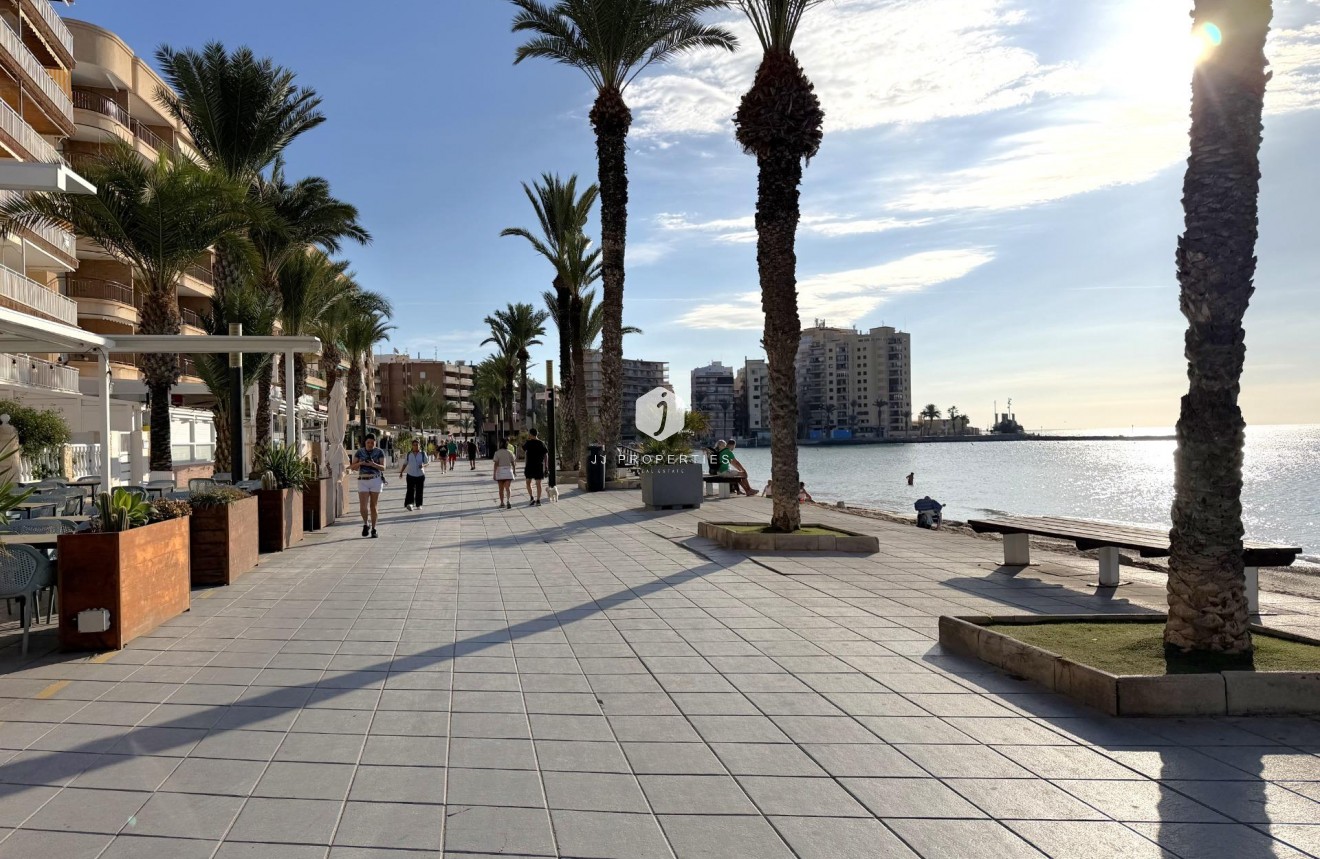 Z drugiej ręki - Mieszkanie w bloku -
Torrevieja - Las Piscinas Naturales