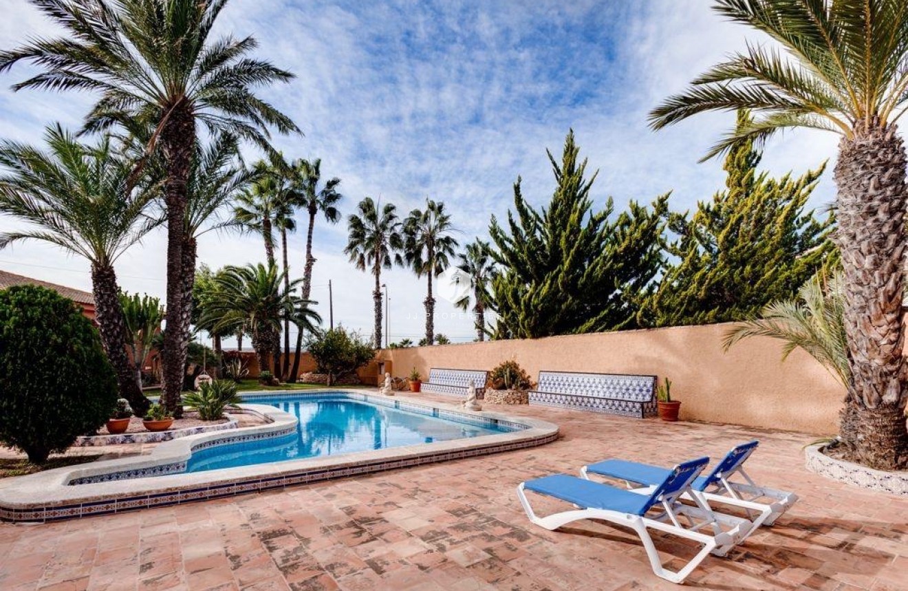 Resale - Villa -
Torrevieja - El chaparral