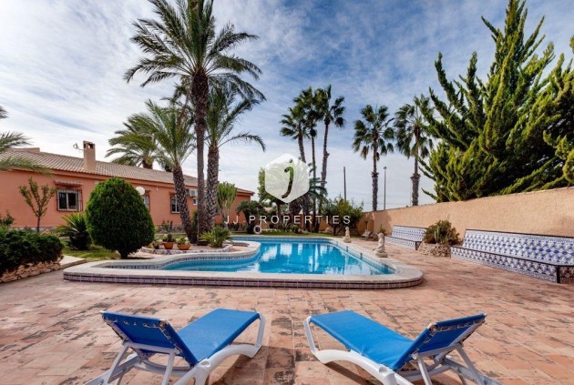 Resale - Villa -
Torrevieja - El chaparral