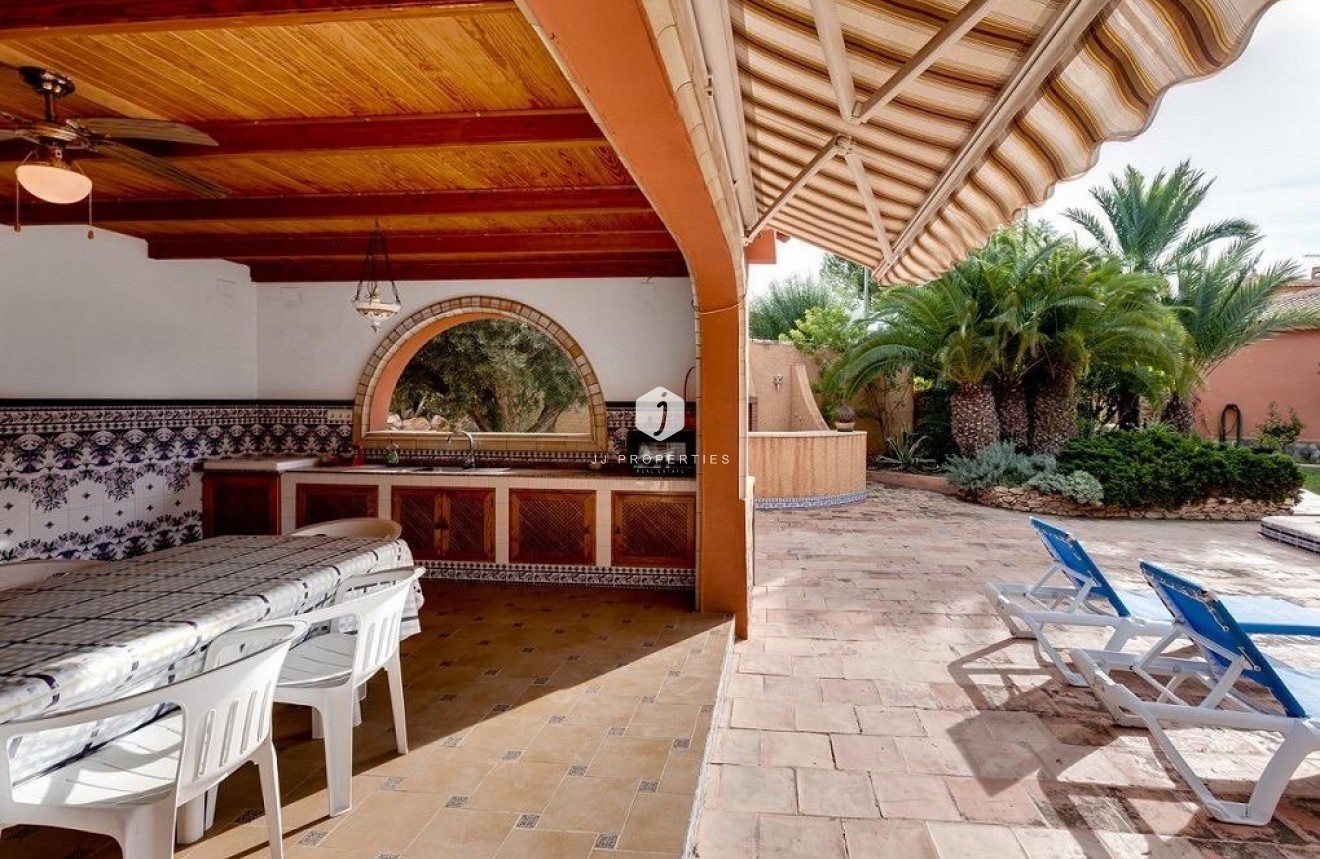Resale - Villa -
Torrevieja - El chaparral