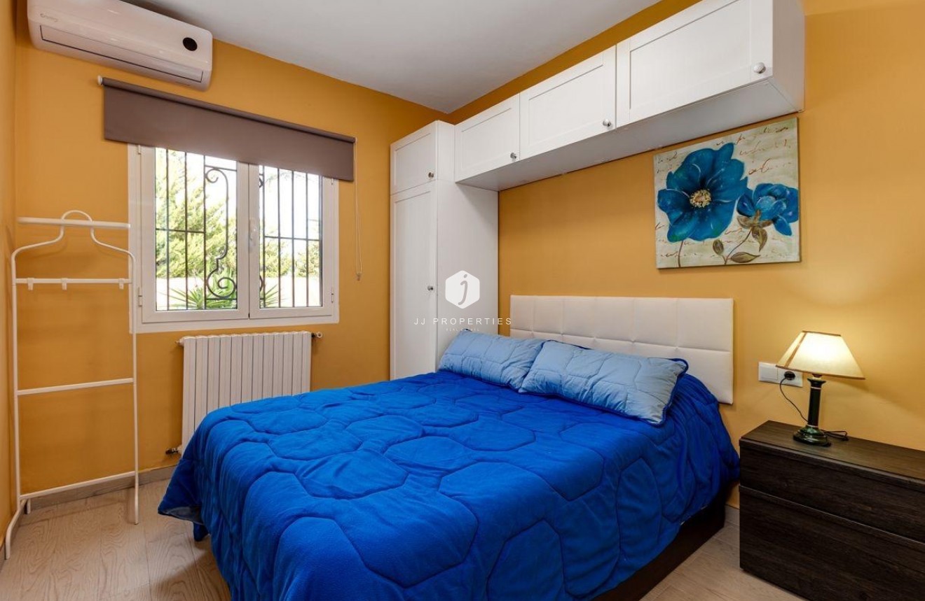 Resale - Villa -
Torrevieja - El chaparral
