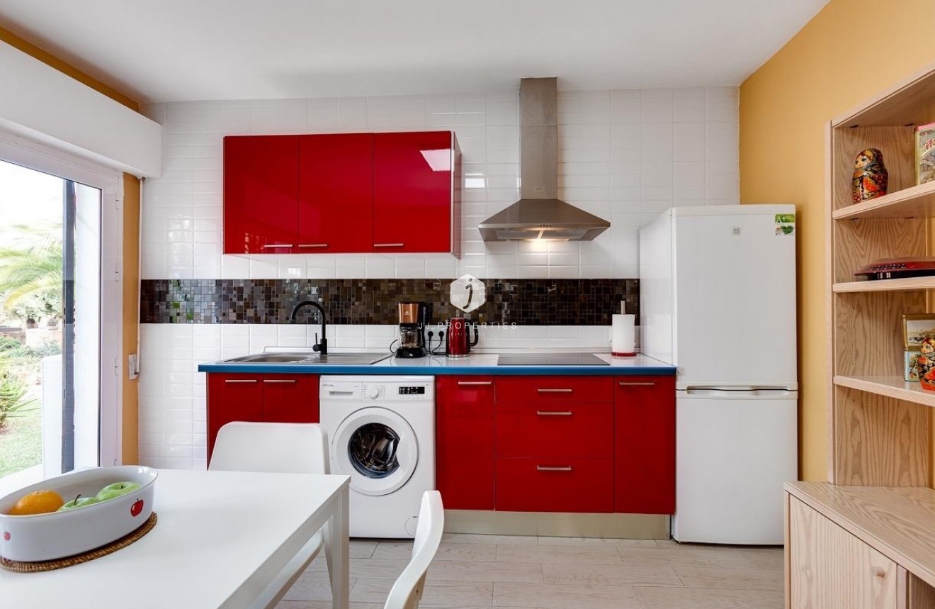 Resale - Villa -
Torrevieja - El chaparral