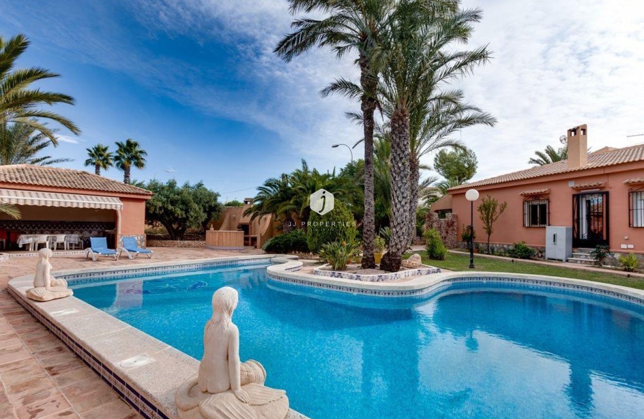 Resale - Villa -
Torrevieja - El chaparral