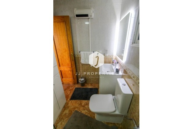 Segunda mano - Apartamento / piso -
Torrevieja - El molino