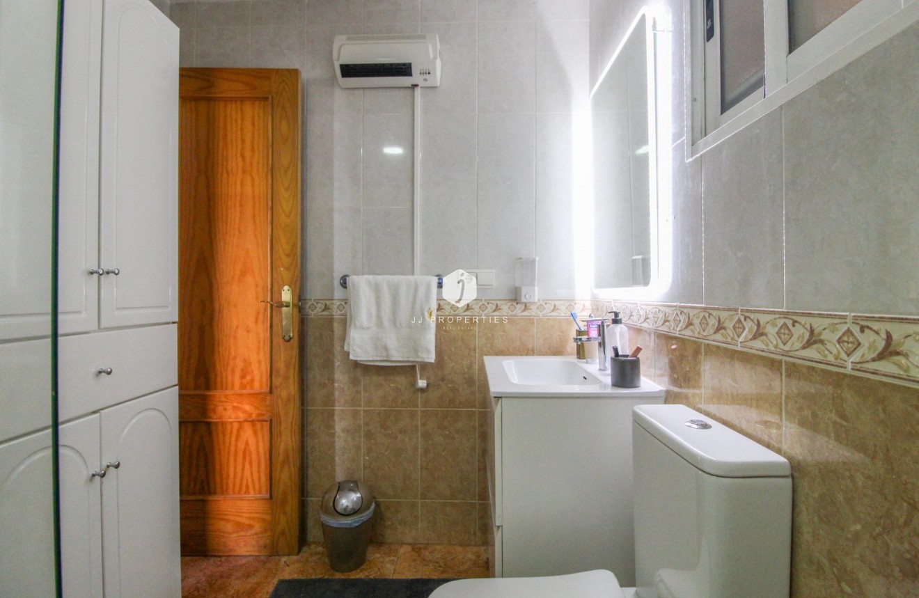 Segunda mano - Apartamento / piso -
Torrevieja - El molino